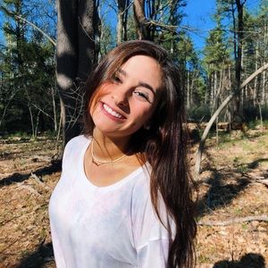 Meet your Posher, Elia